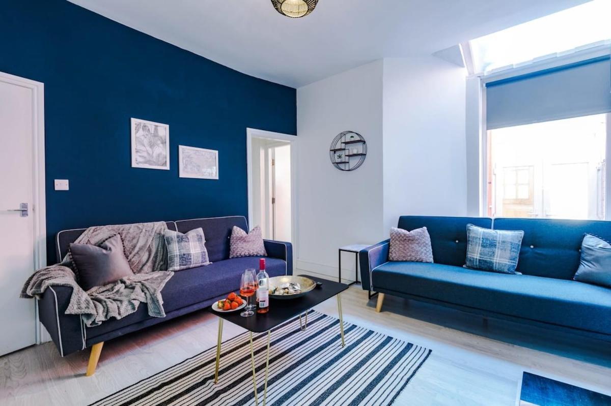Large 4 Bedroom Home With Free Parking Near Mediacityuk Manchester Exterior foto