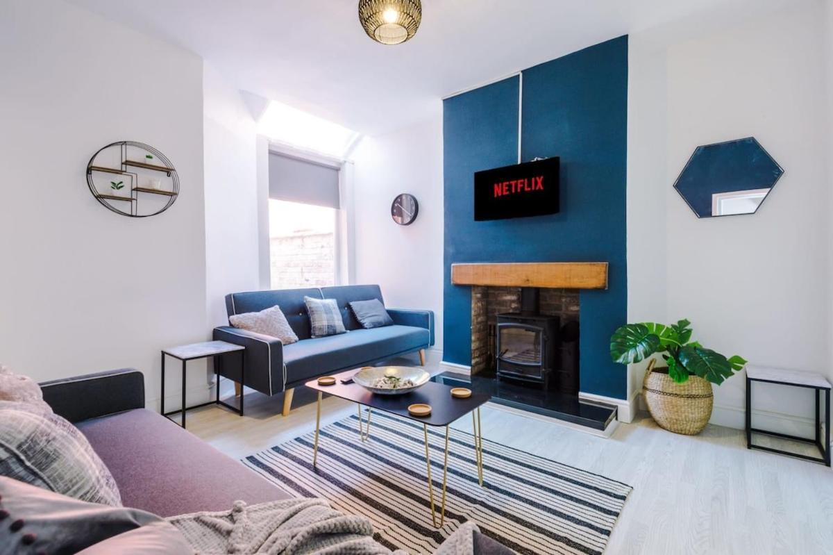 Large 4 Bedroom Home With Free Parking Near Mediacityuk Manchester Exterior foto