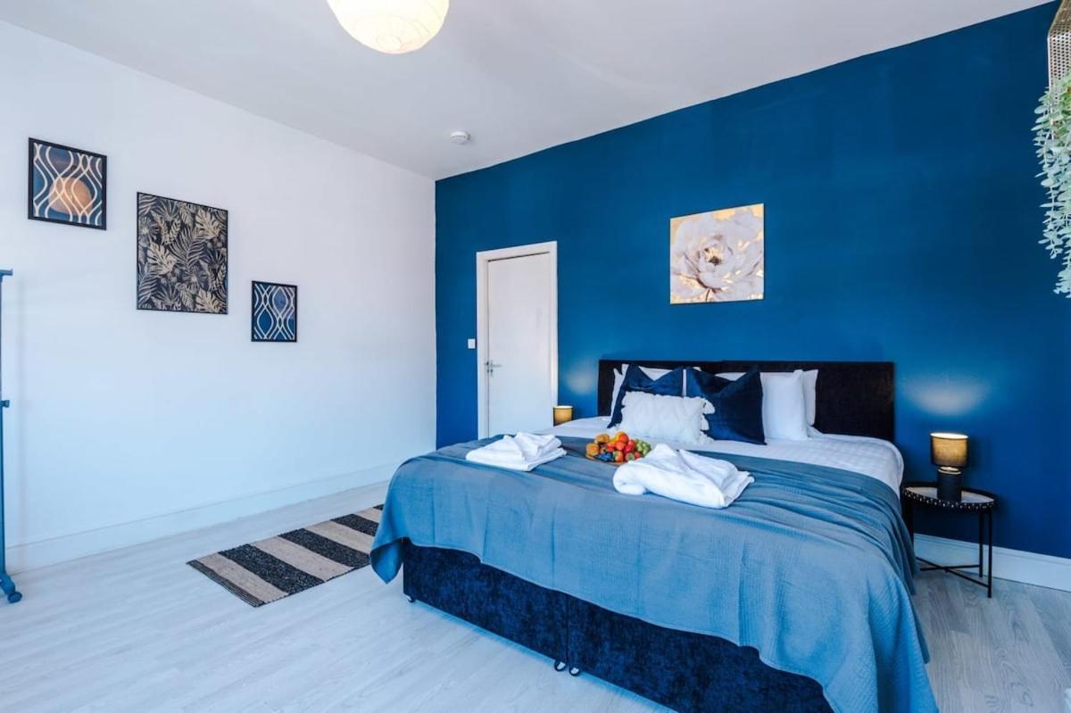 Large 4 Bedroom Home With Free Parking Near Mediacityuk Manchester Exterior foto