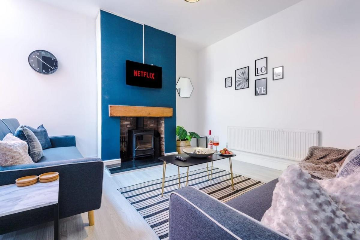 Large 4 Bedroom Home With Free Parking Near Mediacityuk Manchester Exterior foto