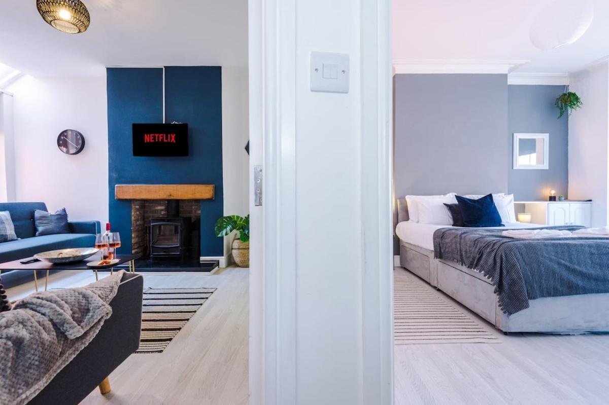Large 4 Bedroom Home With Free Parking Near Mediacityuk Manchester Exterior foto